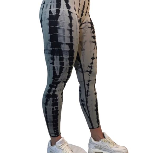 Beautiful Gray and Black Tie Dye Leggings Size Small - Picture 3 of 7